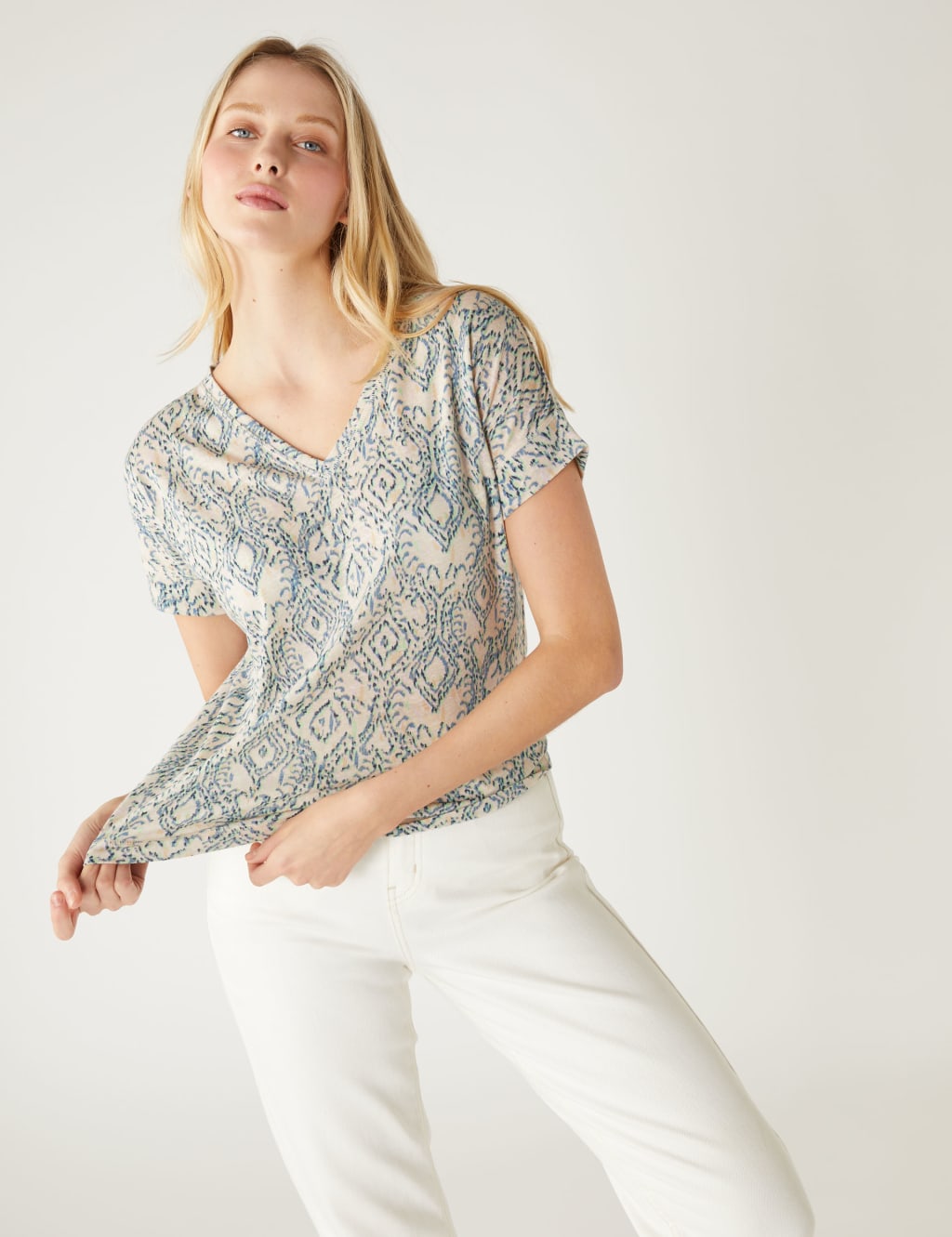 Linen Rich Printed V-Neck T-Shirt 3 of 5