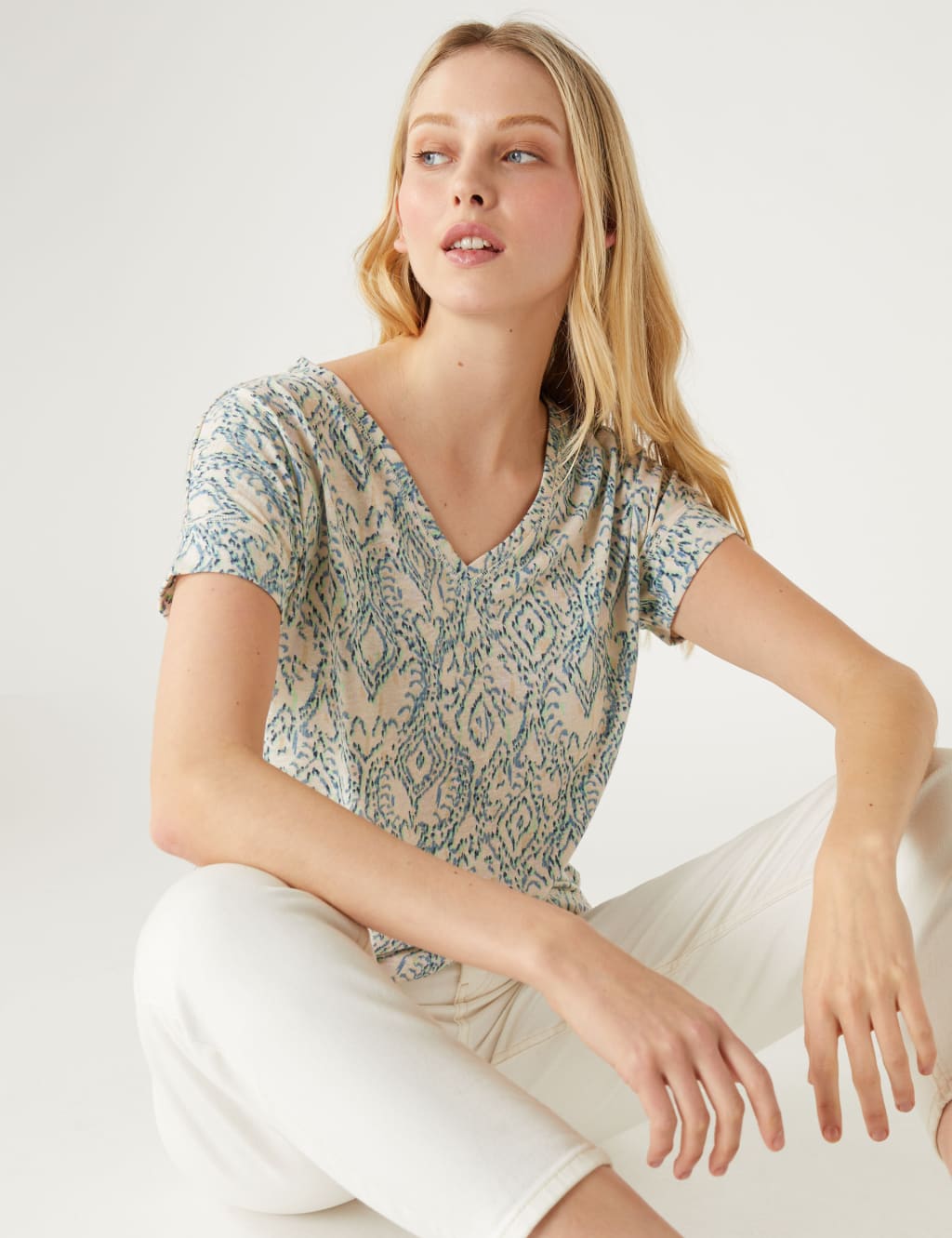 Linen Rich Printed V-Neck T-Shirt 5 of 5