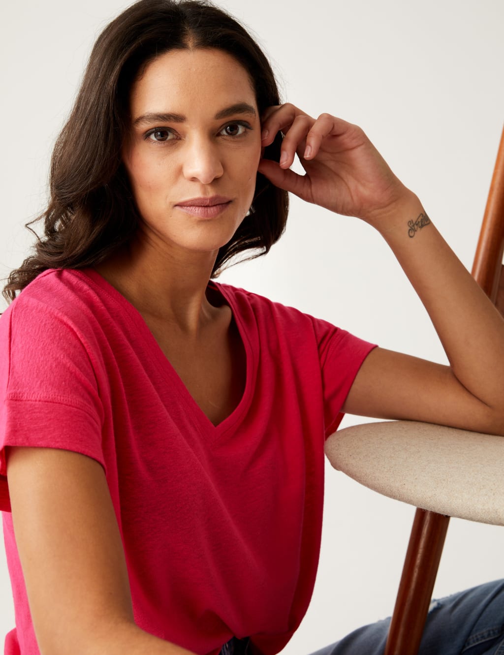 Linen Rich V-Neck T-Shirt 4 of 5