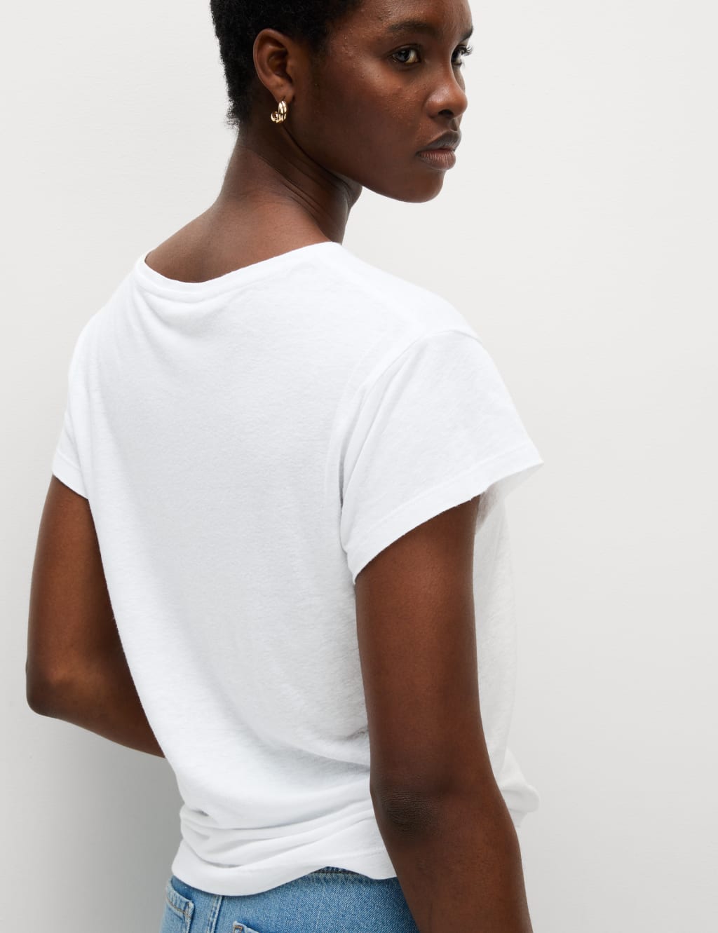 Linen Blend V-Neck Regular Fit T-Shirt 5 of 5