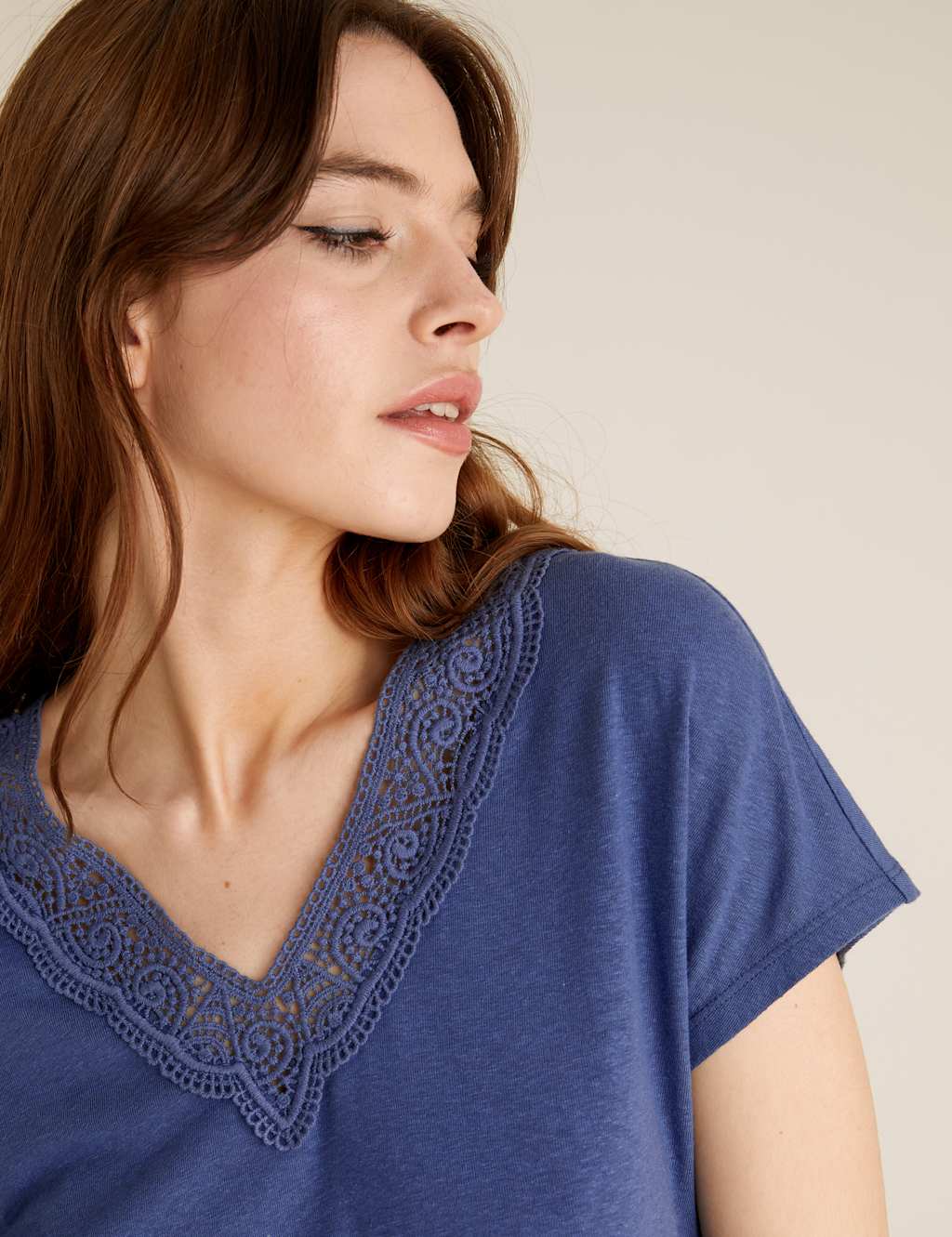 Linen V-Neck Relaxed T-Shirt 3 of 5