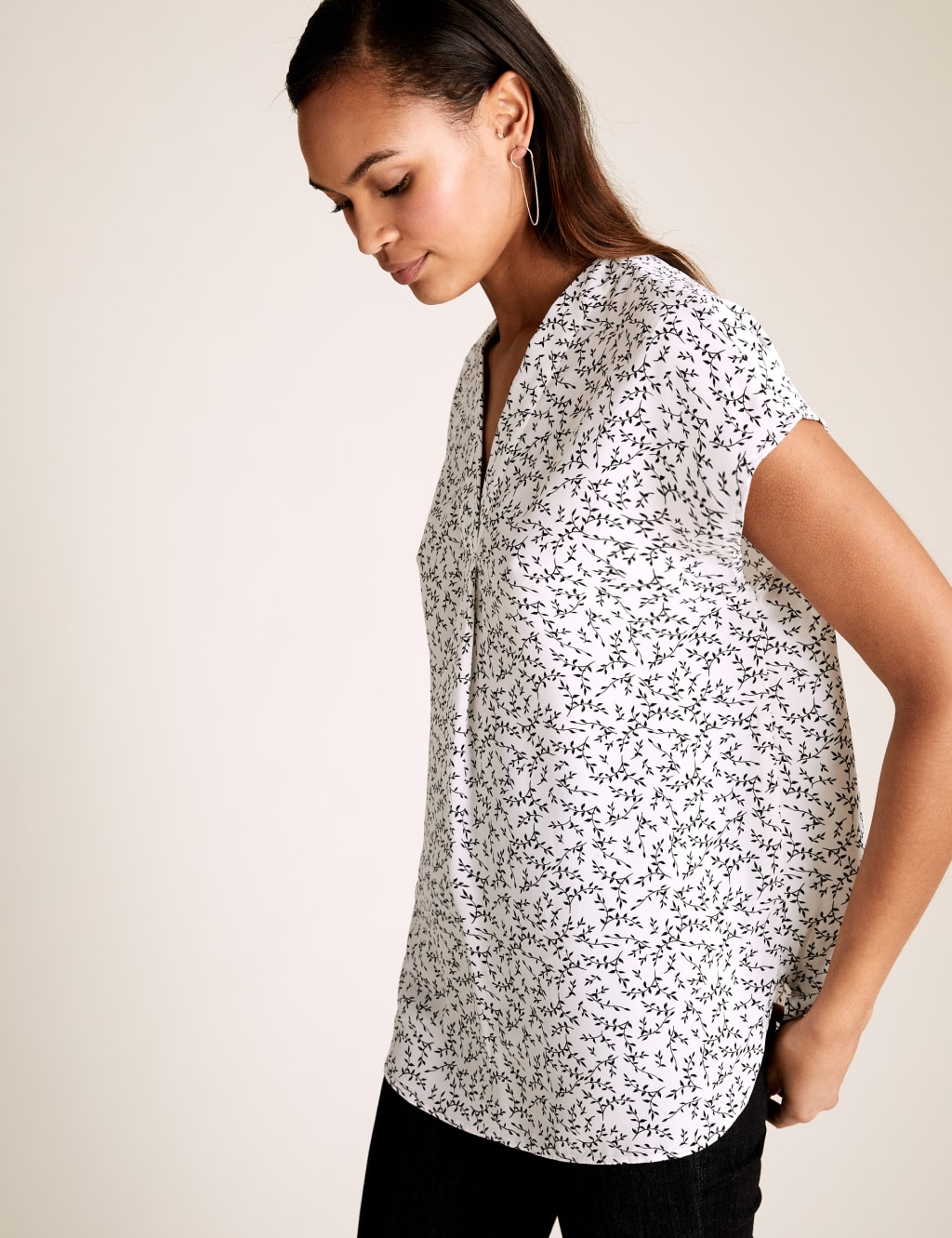Leaf Print V-Neck Sleeveless Shell Top 1 of 5