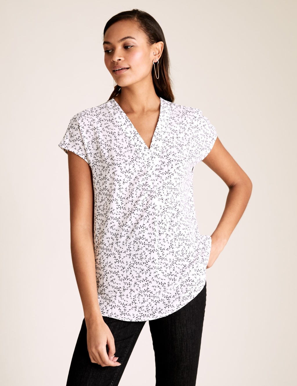Leaf Print V-Neck Sleeveless Shell Top 4 of 5