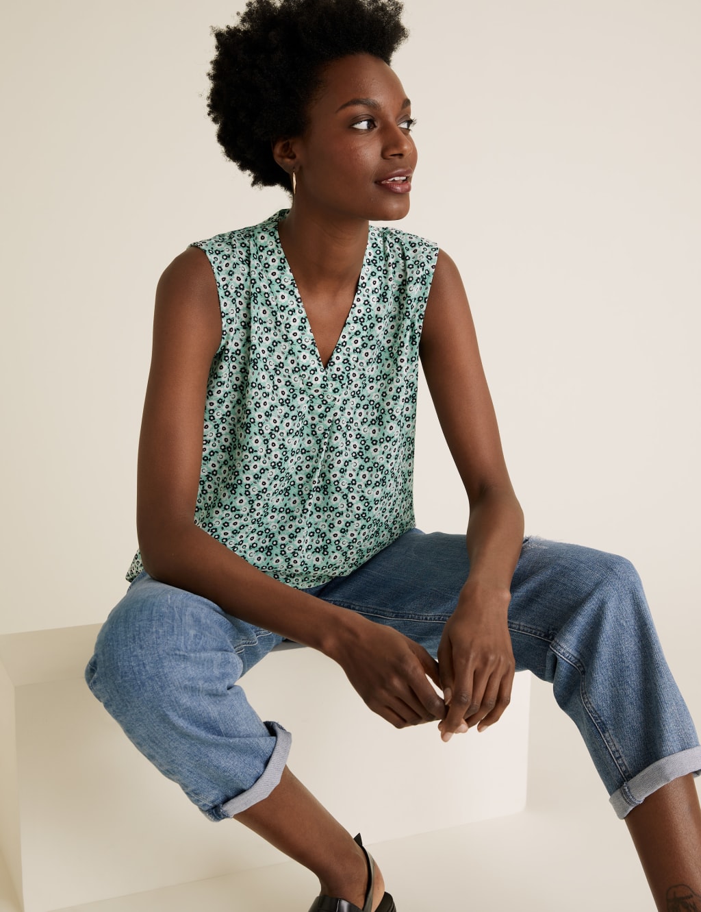 Ditsy Floral V-Neck Sleeveless Shell Top 1 of 5