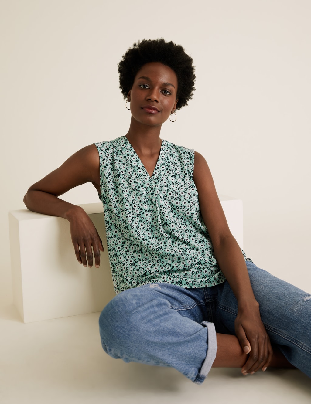 Ditsy Floral V-Neck Sleeveless Shell Top 5 of 5