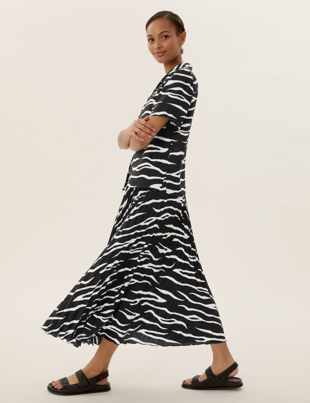 Animal Print Collared Short Sleeve Shirt 6 of 6