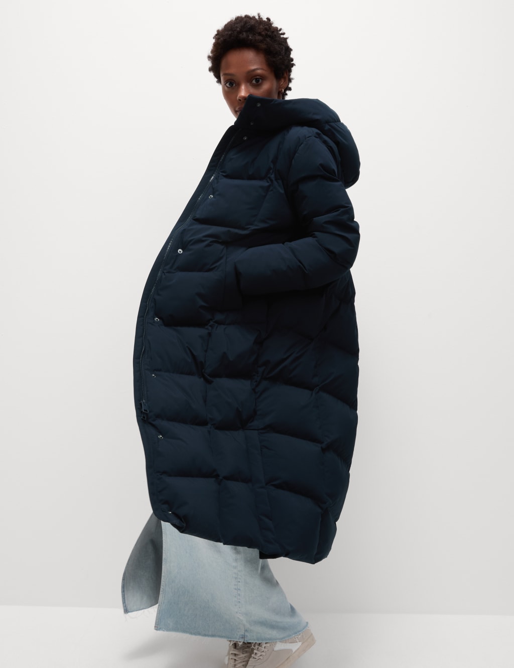 Puffer anorak with hood outlet