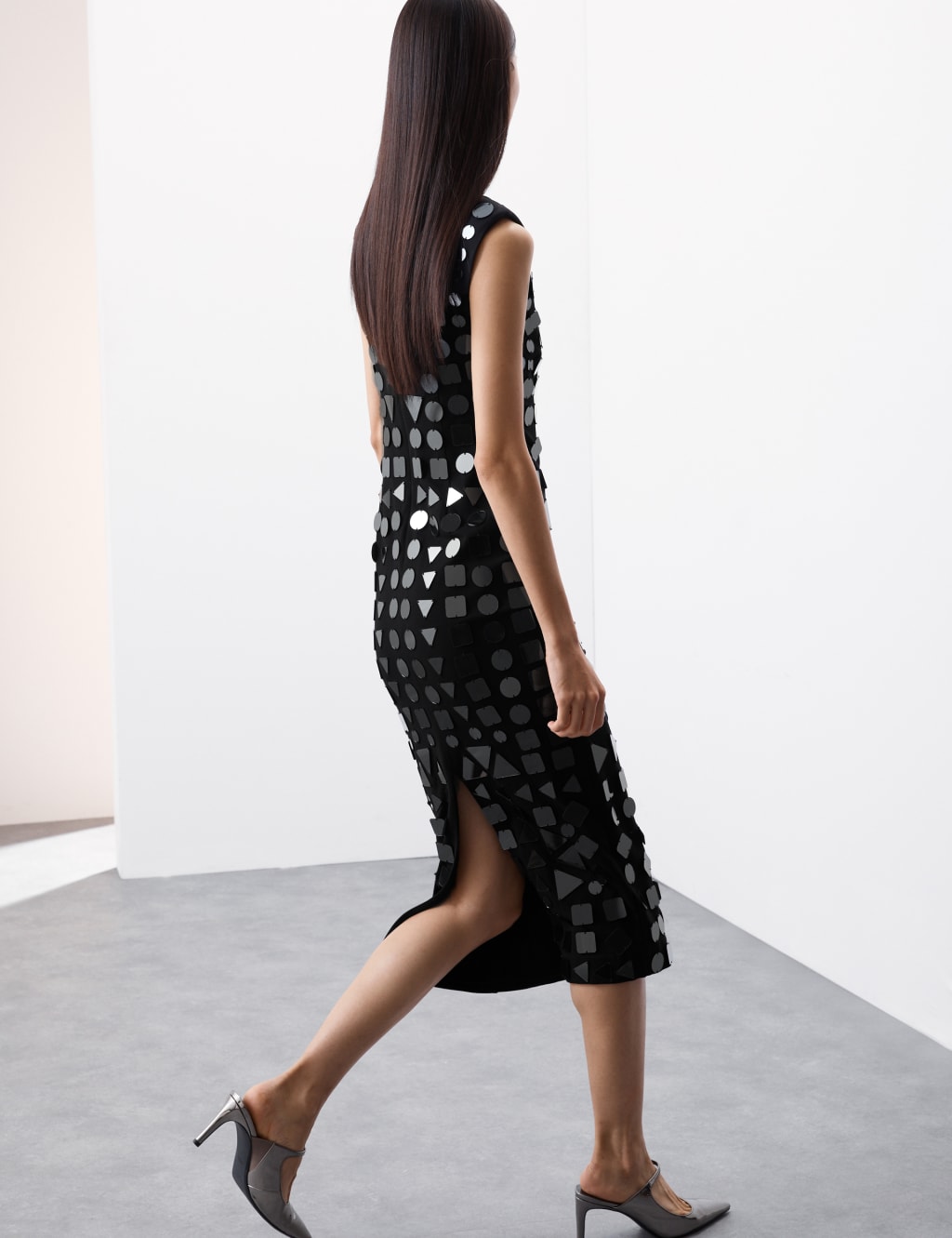 Embellished Round Neck Midi Bodycon Dress
