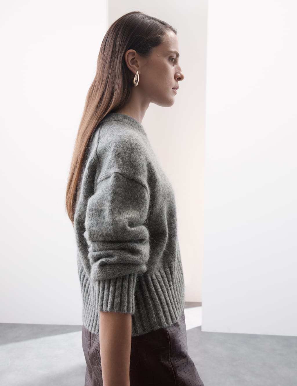 Cropped crew neck jumper outlet
