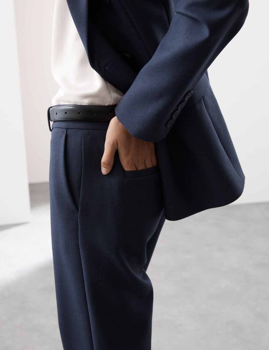 Straight Leg Trousers with Wool 4 of 6