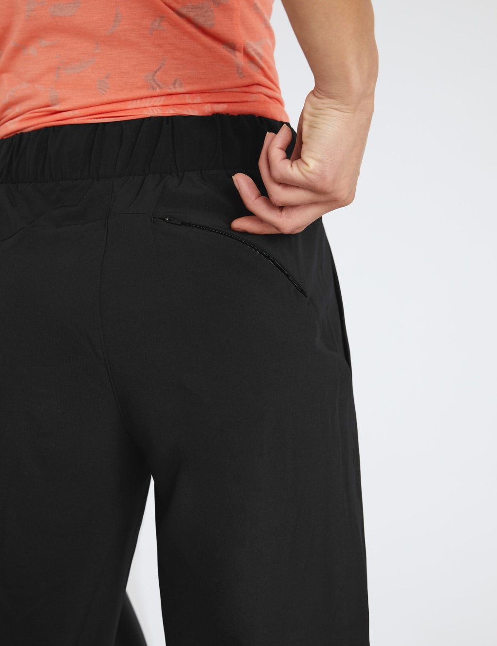 Woven Relaxed Tapered 7/8 Walking Trousers 7 of 8