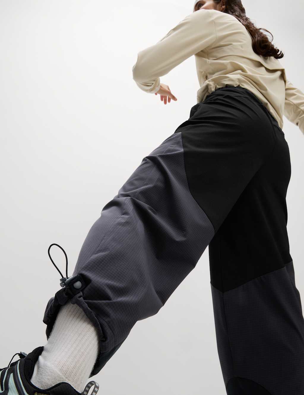 Woven Stormwear™ Relaxed Parachute Joggers 3 of 6
