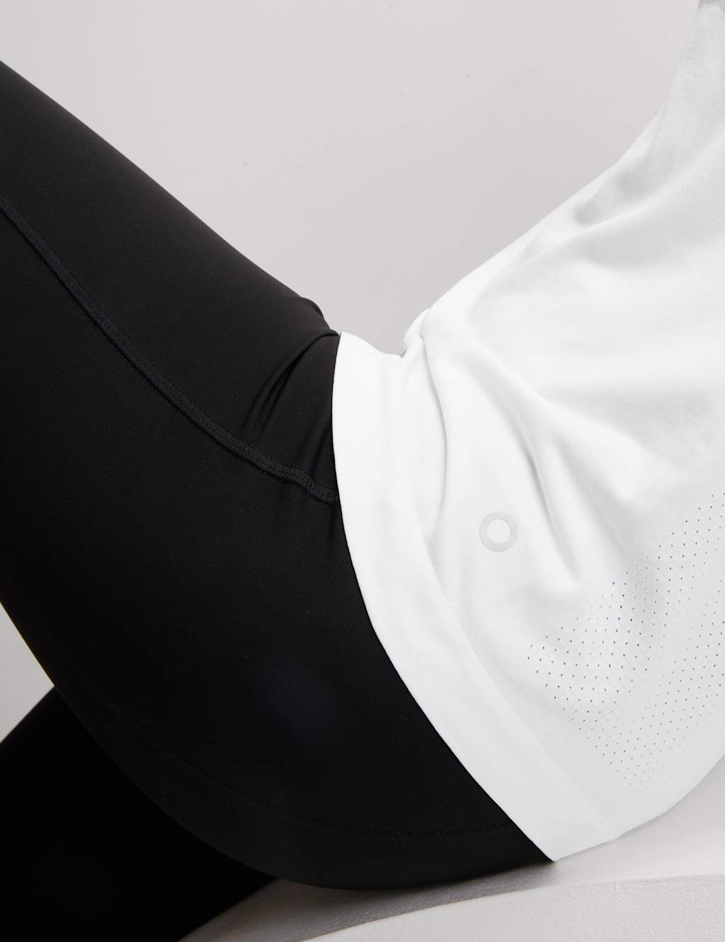 Lightweight Crew Neck Seamless Fitted T-Shirt 4 of 6