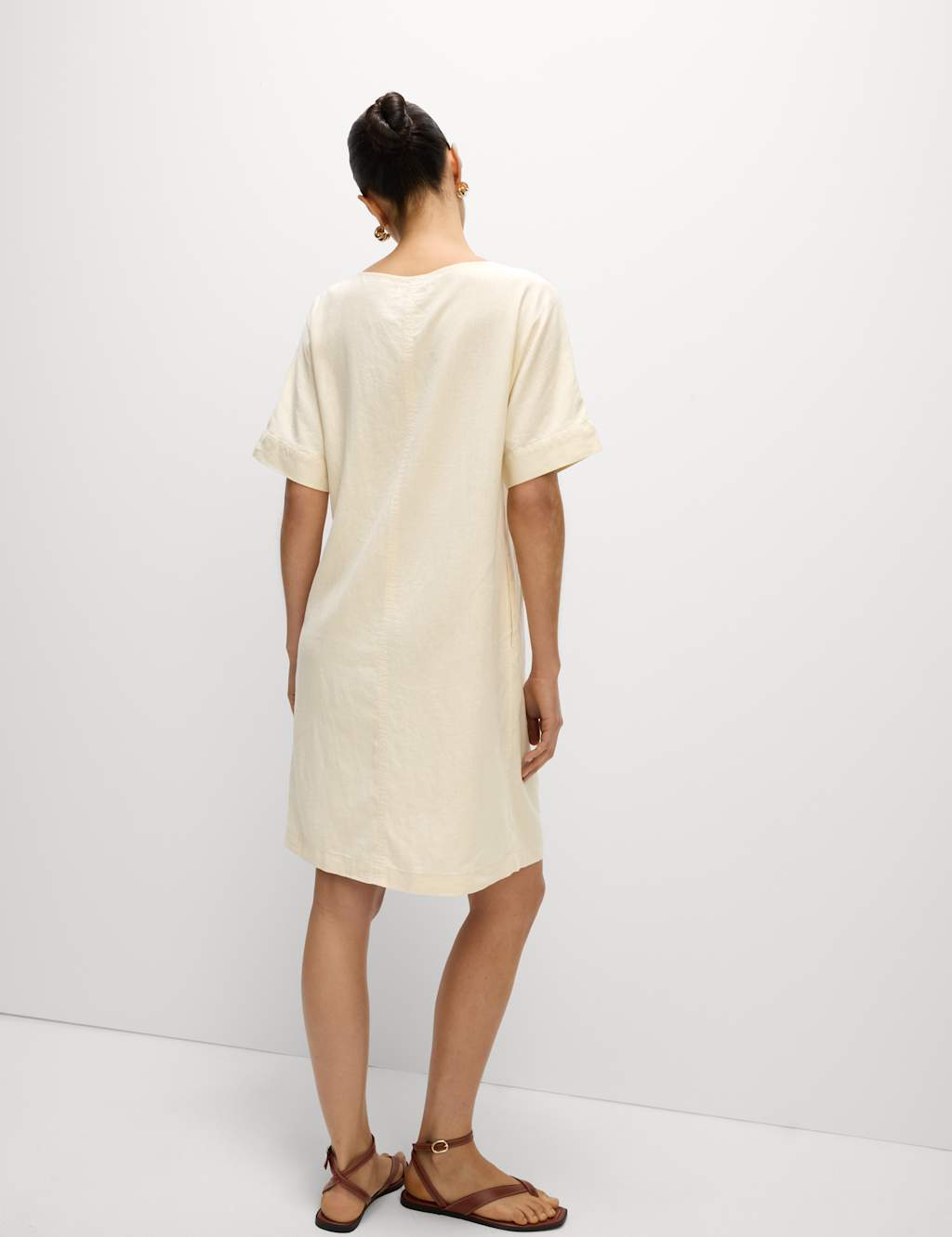 Linen Rich V-Neck Mini Shift Dress 4 of 5