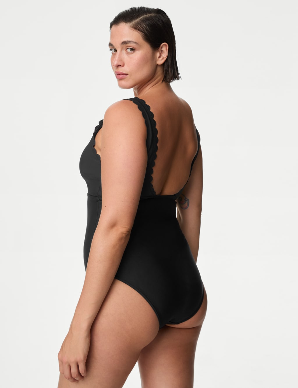Women's scalloped swimsuit top
