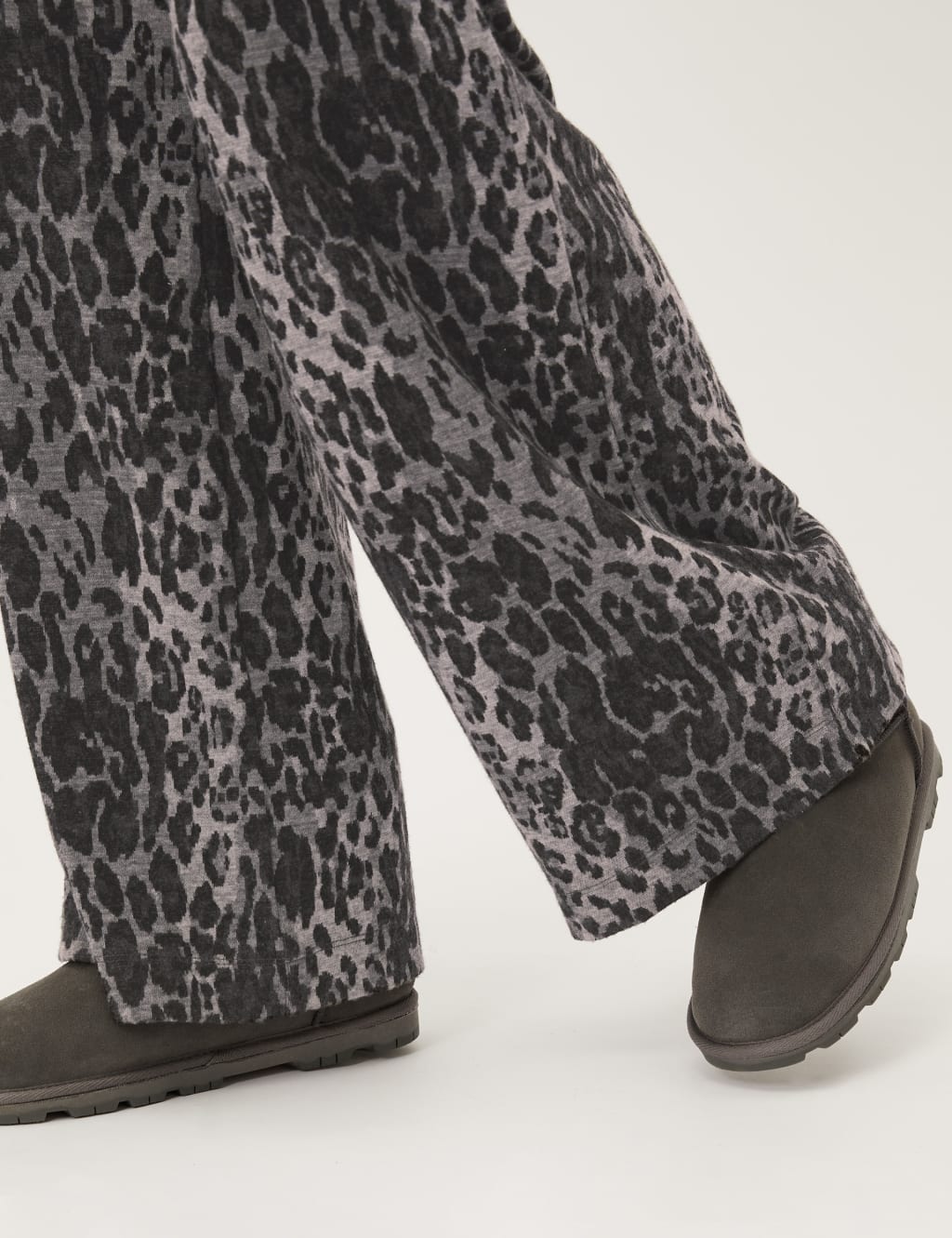 JERSEY ANIMAL PRINT WIDE LEG JOGGER 5 of 5