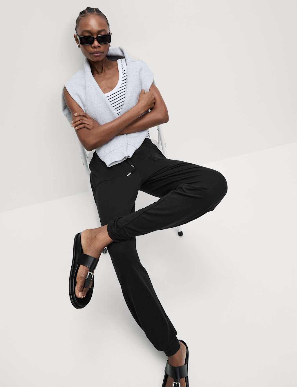 Jersey Drawstring Pintuck Tapered Trousers 4 of 5