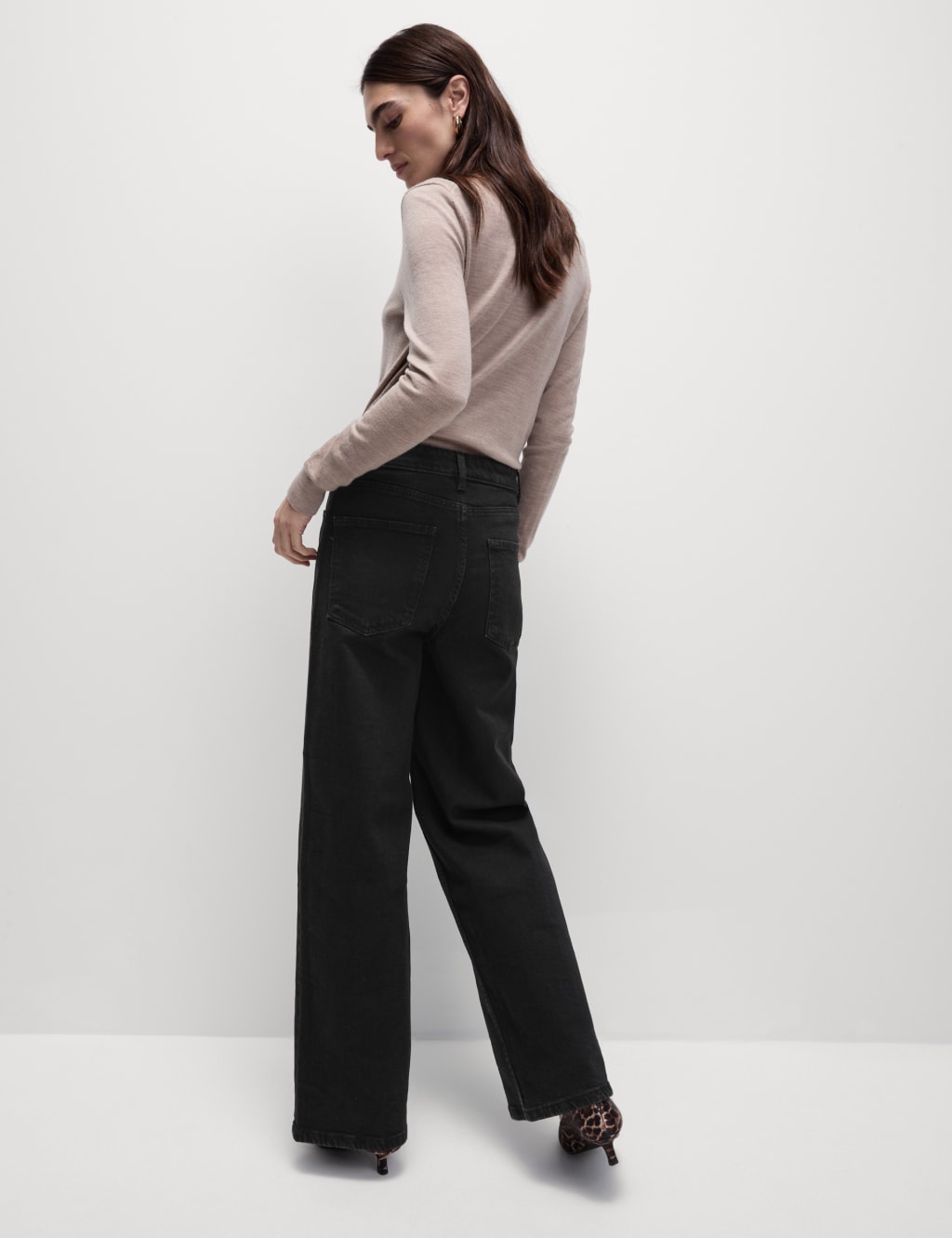 The Wide-Leg Jeans 4 of 4