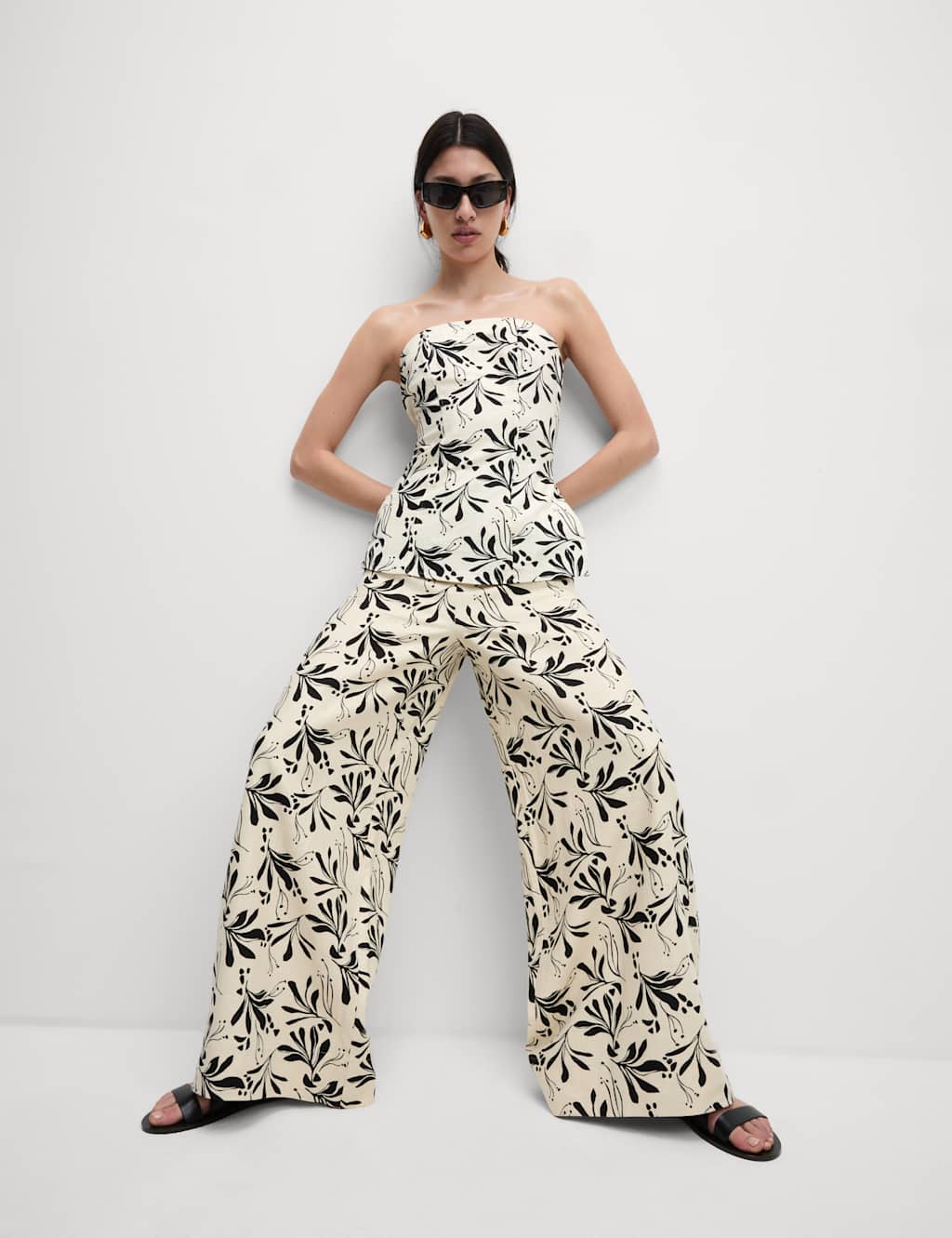 Linen Rich Printed Wide Leg Trousers 4 of 5