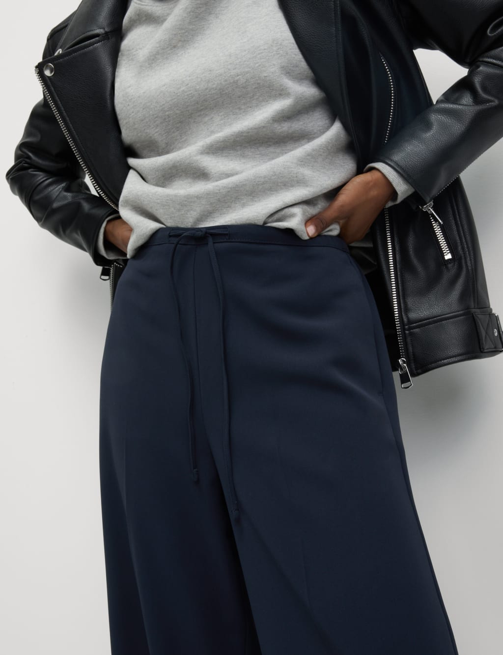 Crepe Elasticated Waist Wide Leg Trousers 4 of 5