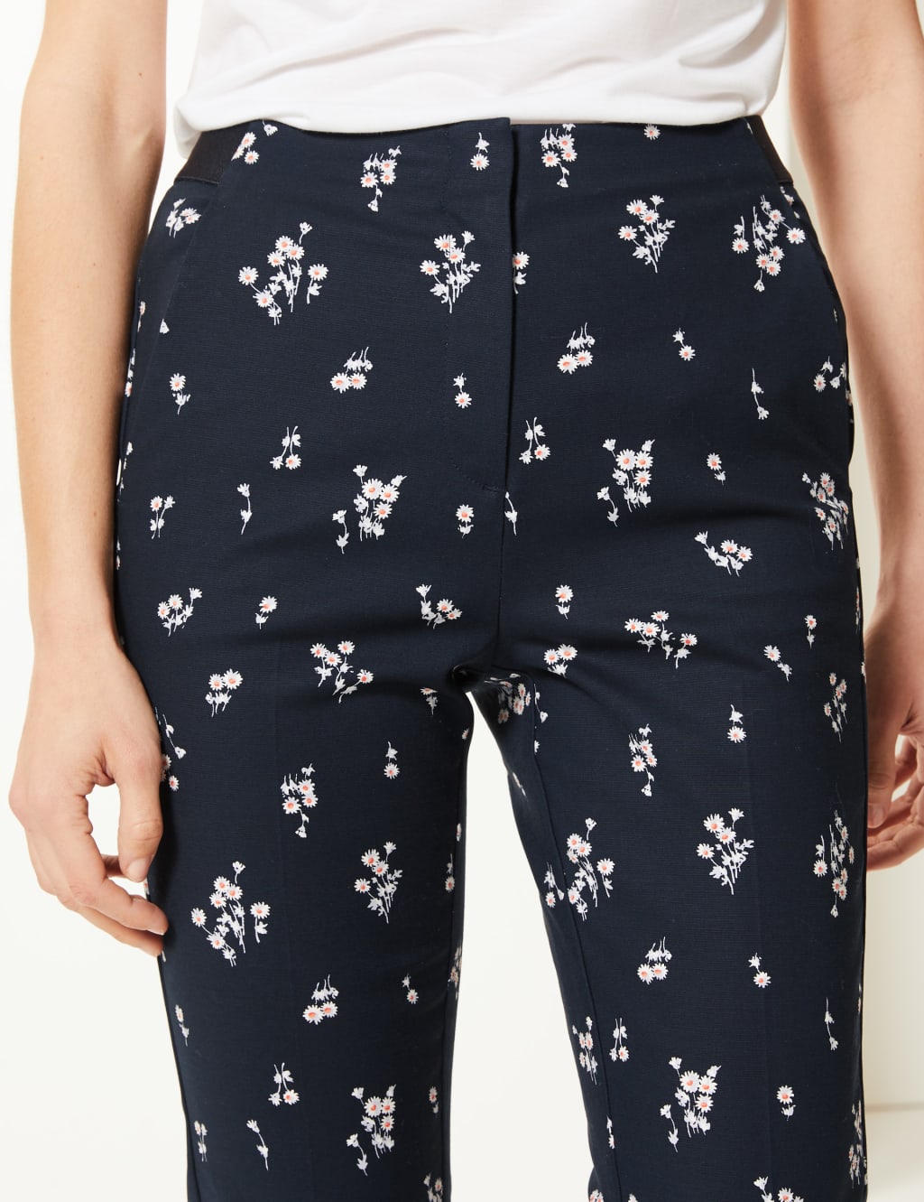 Mia Slim Floral Cropped Trousers 4 of 5