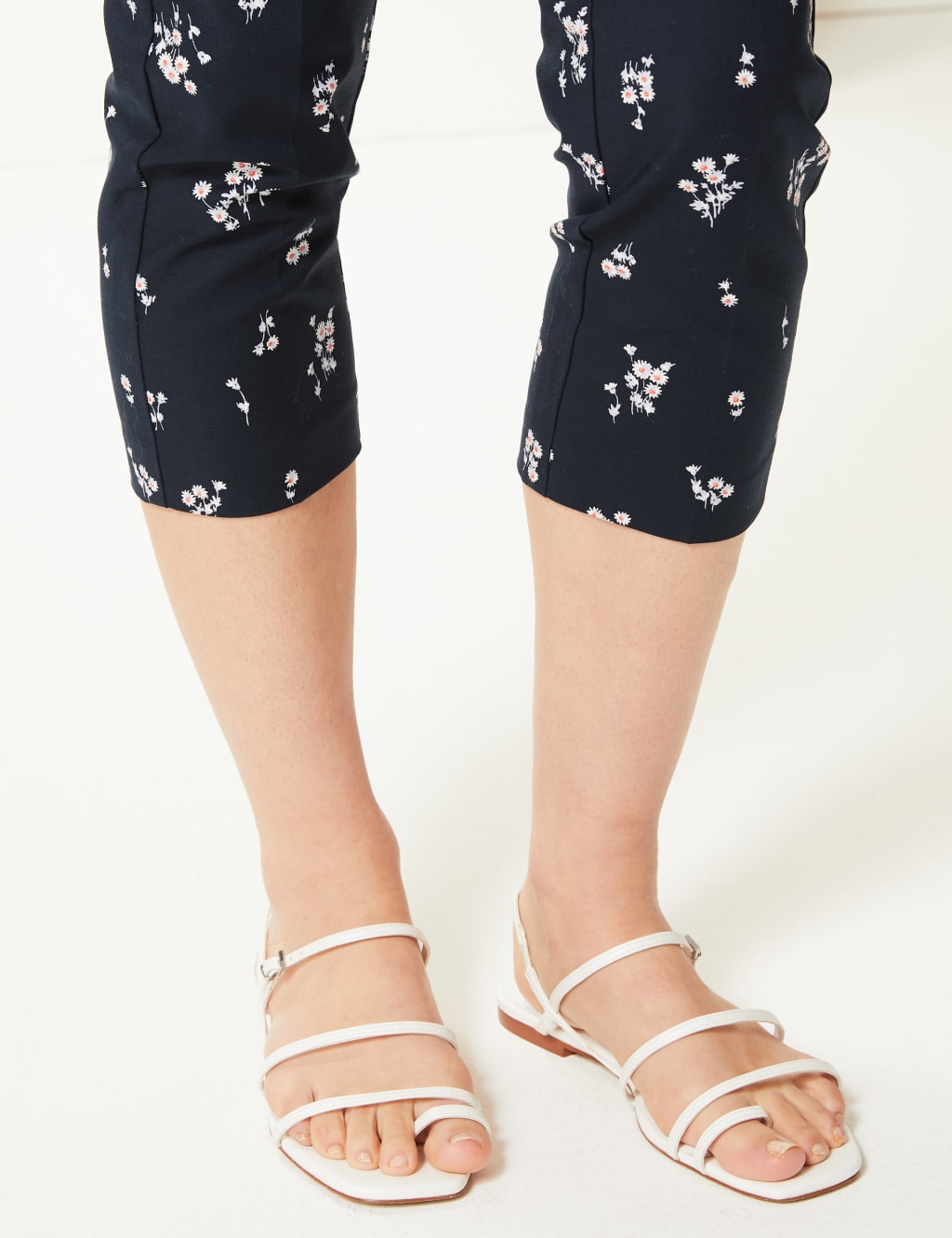 Mia Slim Floral Cropped Trousers 5 of 5