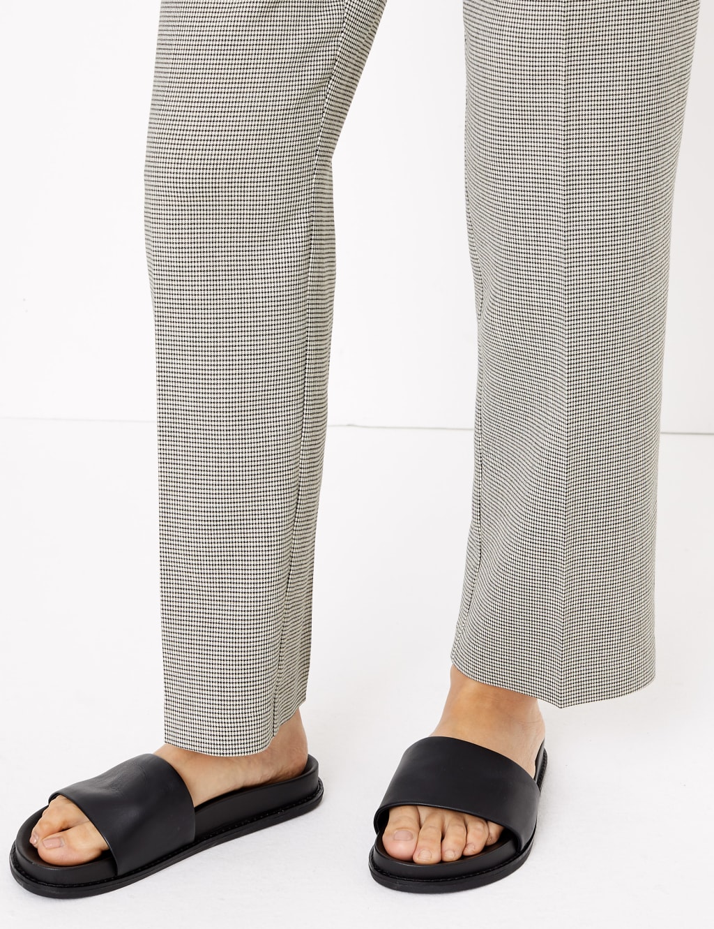 Evie Straight Leg Checked 7/8 Trousers 5 of 5