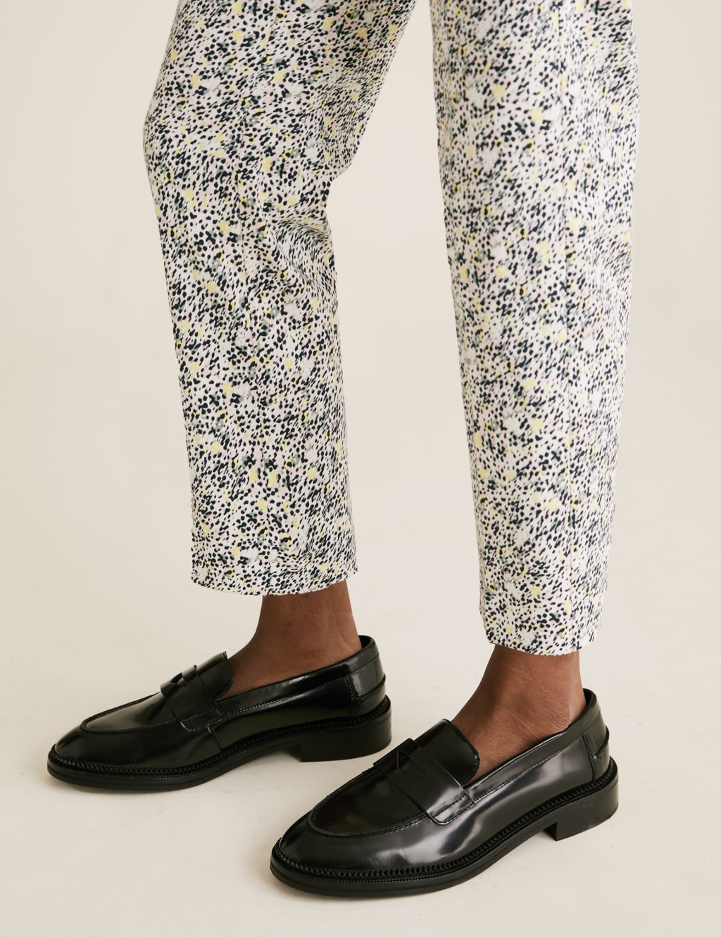 Cotton Printed Slim Fit Cropped Trousers 4 of 5