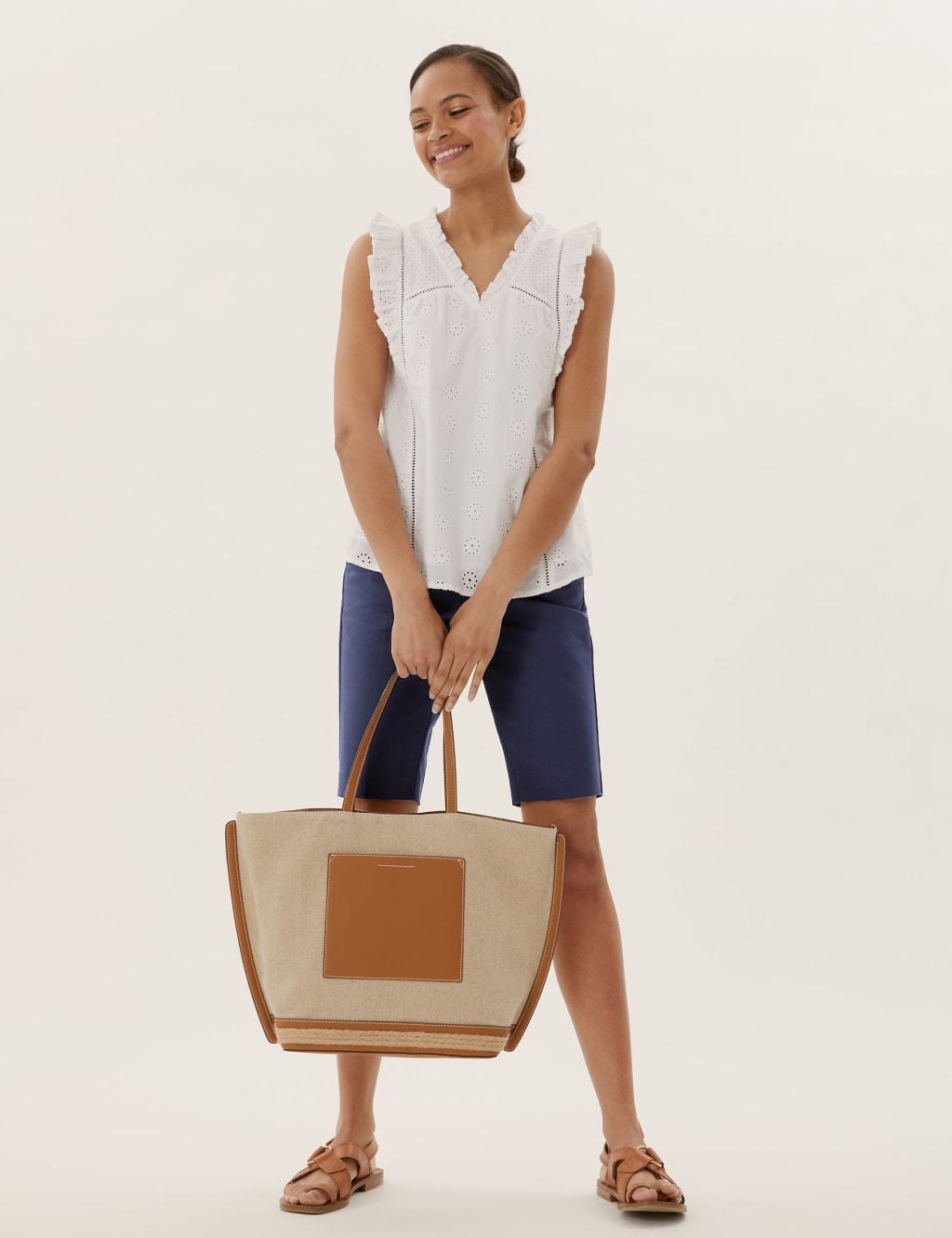 Tailored chino shorts 2025