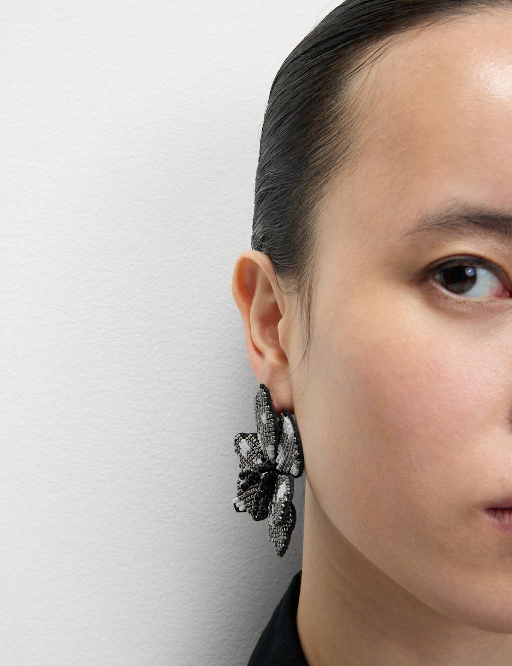 Beaded Detail Flower Stud Earrings 3 of 4