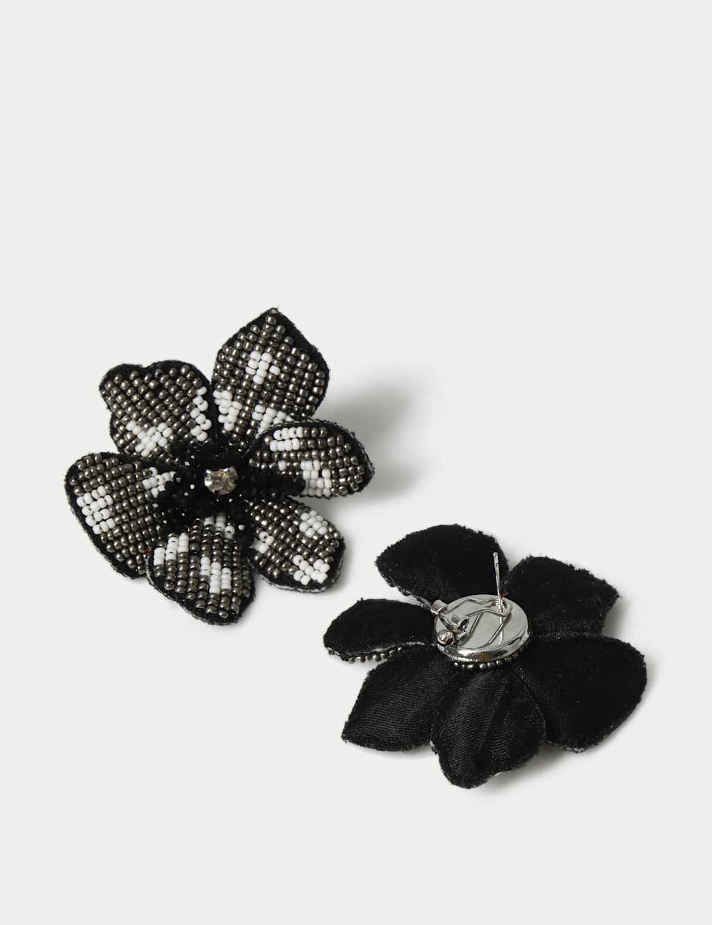 Beaded Detail Flower Stud Earrings 4 of 4