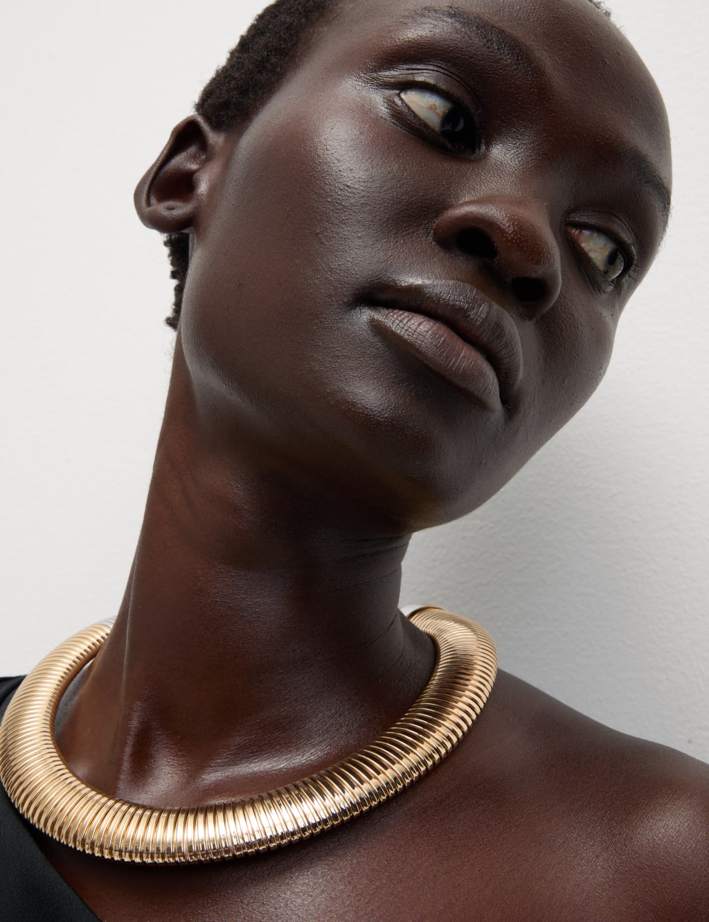 Gold Tone Oversized Ridge Necklace 2 of 3