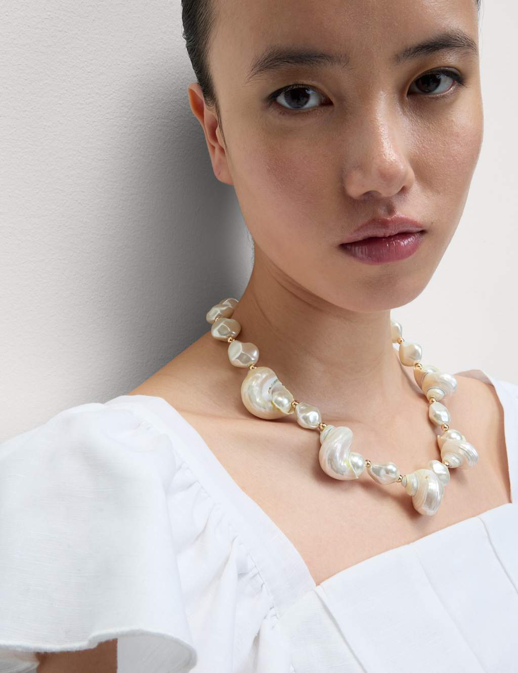 Multi Conch Shell Collar Necklace 3 of 3