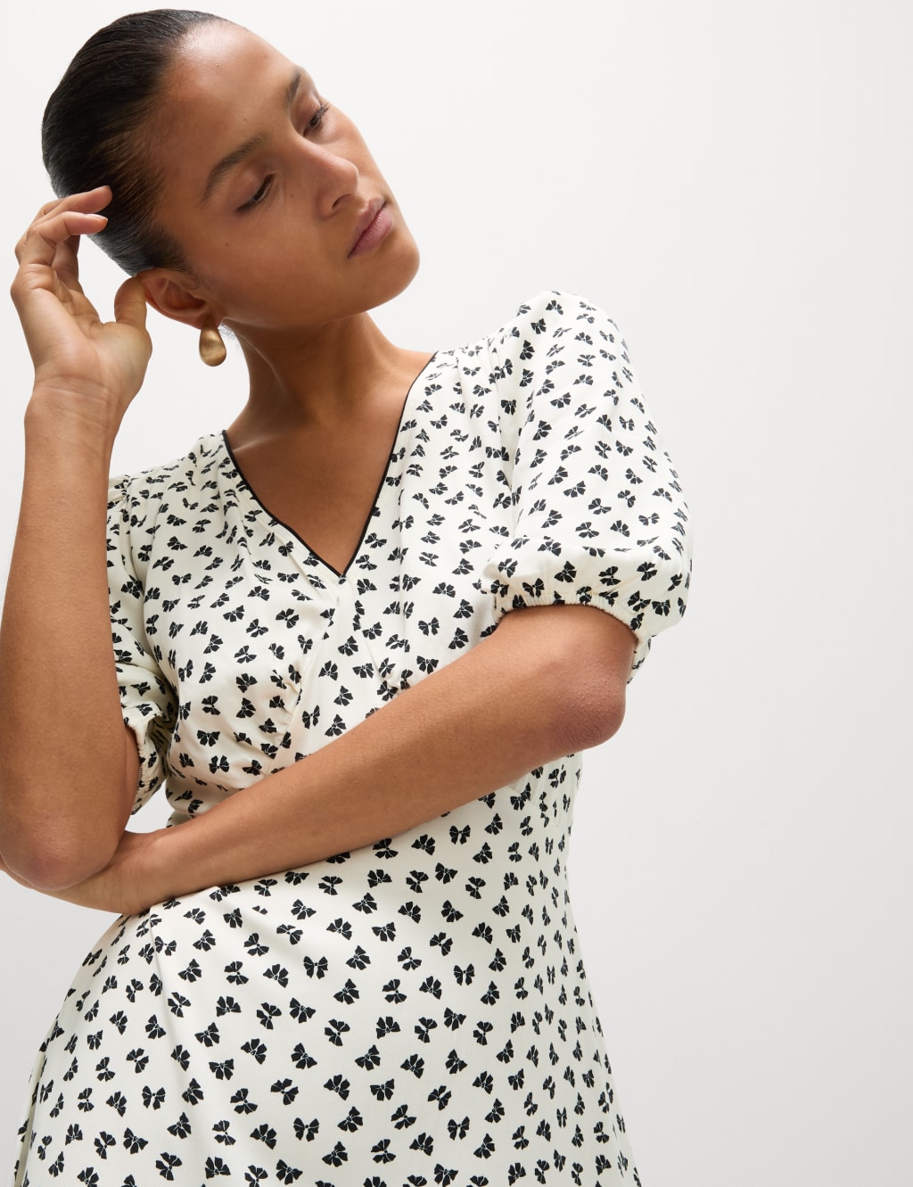 Printed V-Neck Puff Sleeve Midi Tea Dress 3 of 5