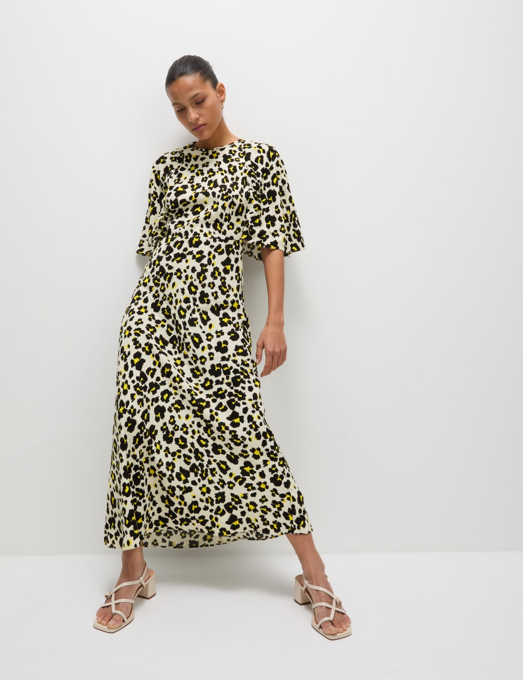 Printed Round Neck Cape Sleeve Midaxi Tea Dress 4 of 5