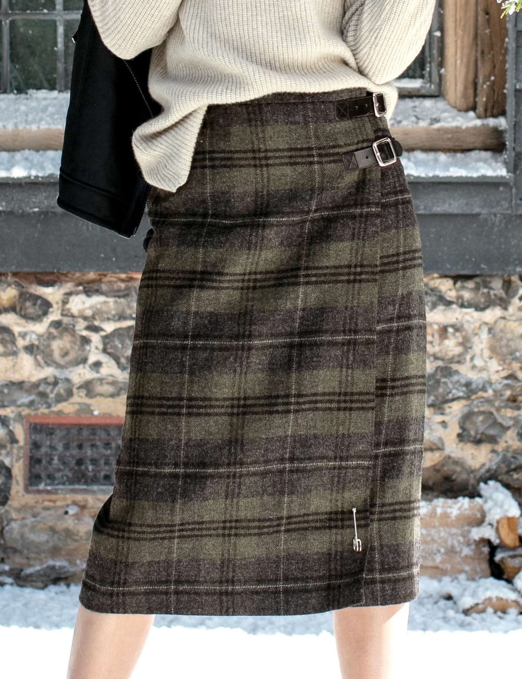 Pure Wool Checked Knee Length Kilt 1 of 2