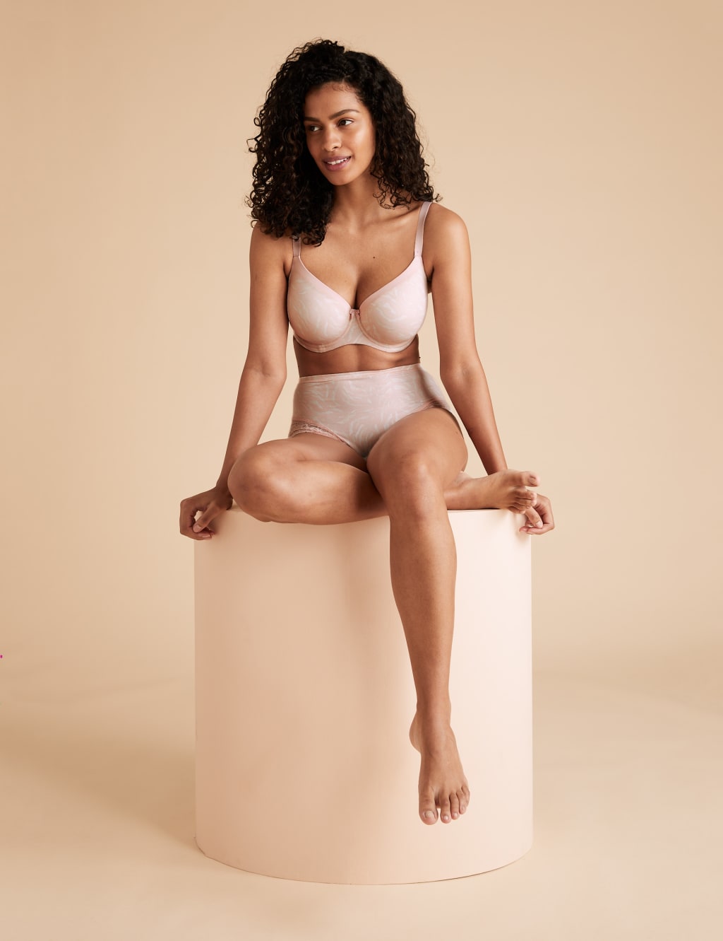 Sumptuously Soft™ Underwired T-Shirt Bra F-H 3 of 5