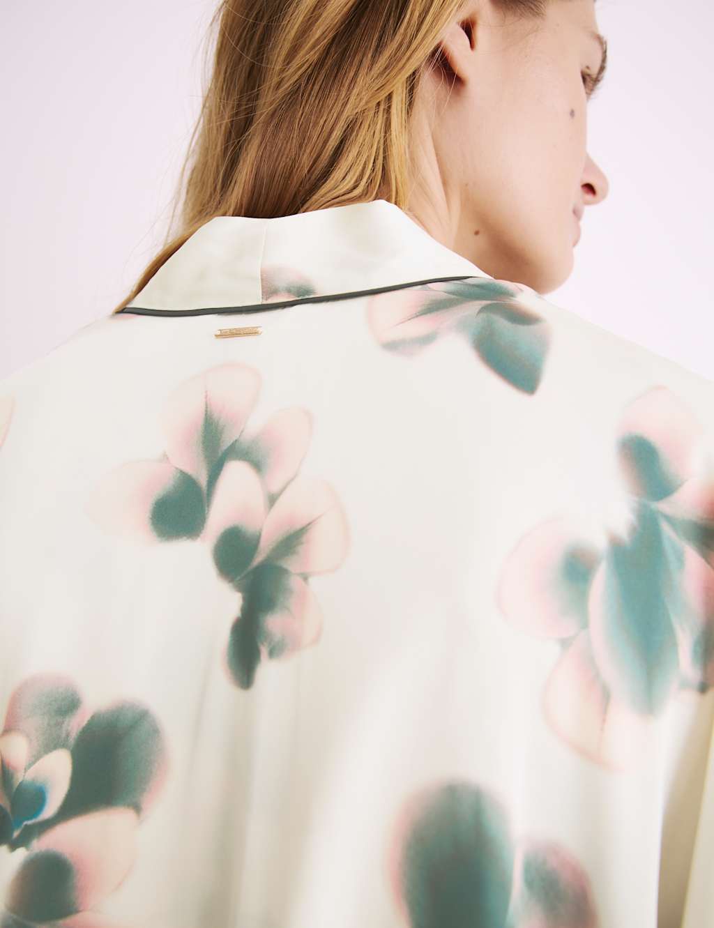 Satin Floral Wide Sleeve Wrap 3 of 7