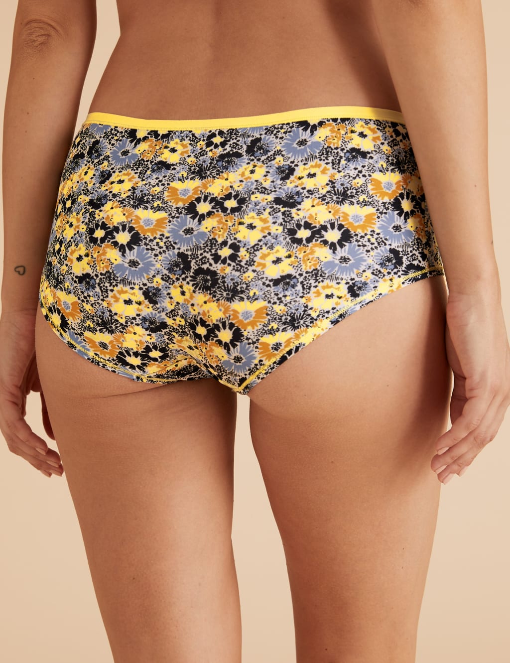 5pk Microfibre Daisy Print Shorts 3 of 3