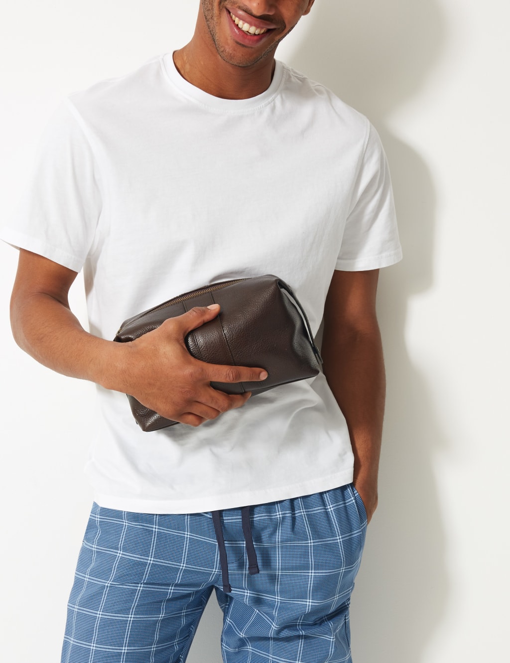 Casual Leather Washbag 1 of 6
