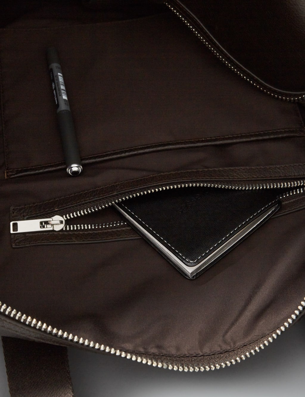 Casual Leather Large Holdall 9 of 9