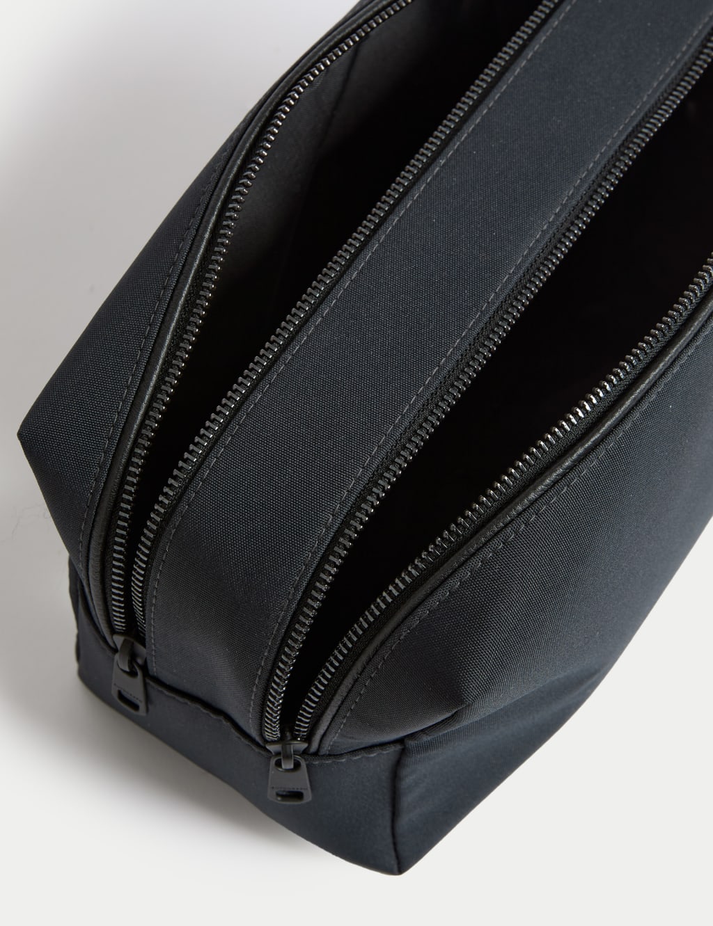 Performance Washbag 3 of 3