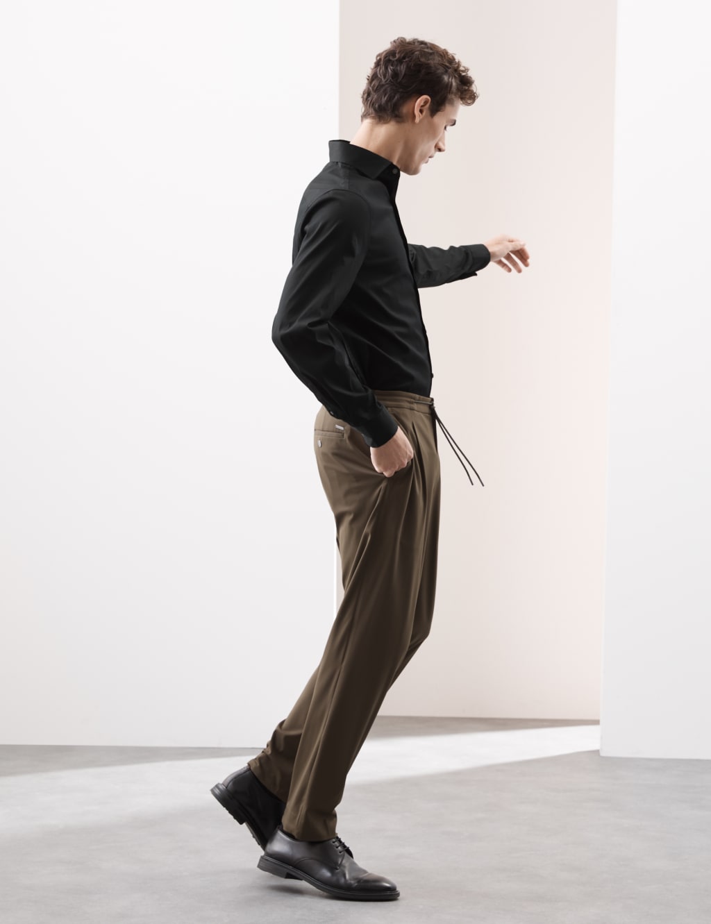 Slim Fit Performance Shirt 4 of 7