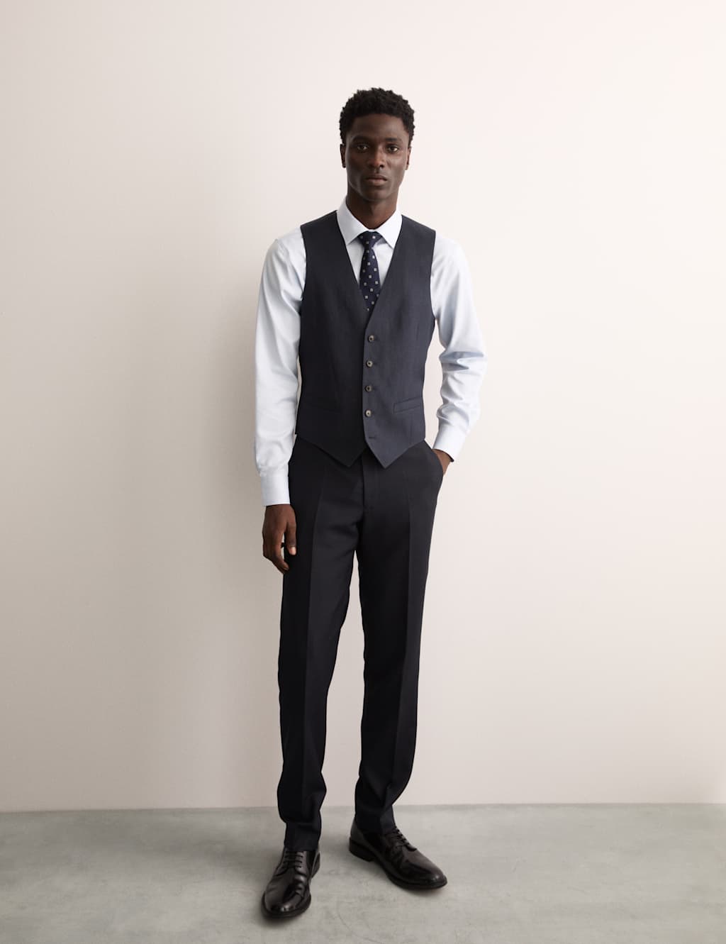 Tailored Fit Silk & Linen Blend Waistcoat 4 of 7