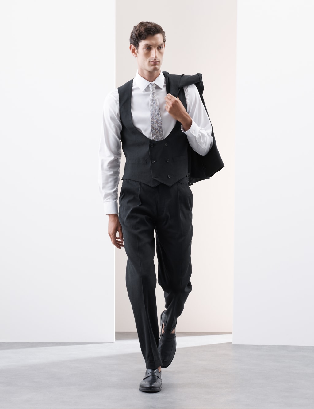 Italian Performance Linen Blend Double Breasted Waistcoat 4 of 6