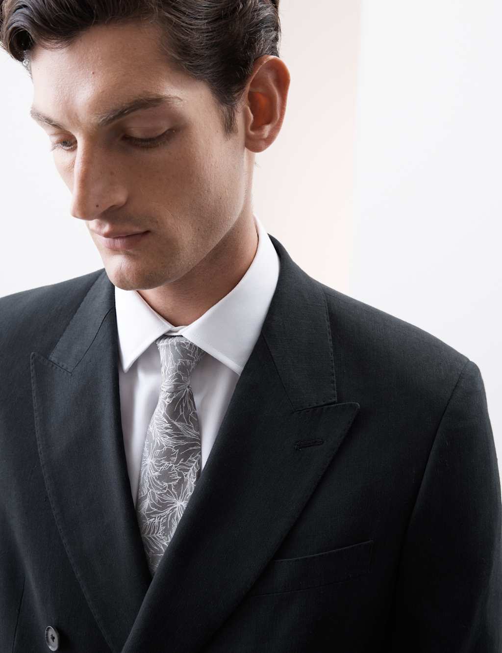 Tailored Fit Italian Performance Linen Blend Double Breasted Suit Jacket 4 of 8