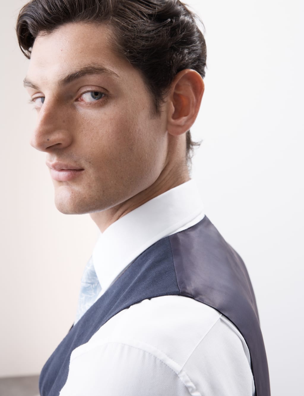 Italian Performance Linen Blend Waistcoat 4 of 7