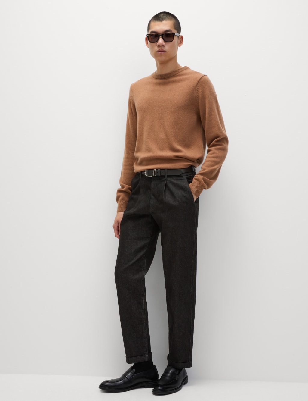 Relaxed Tapered Fit Single Pleat Jeans 3 of 6