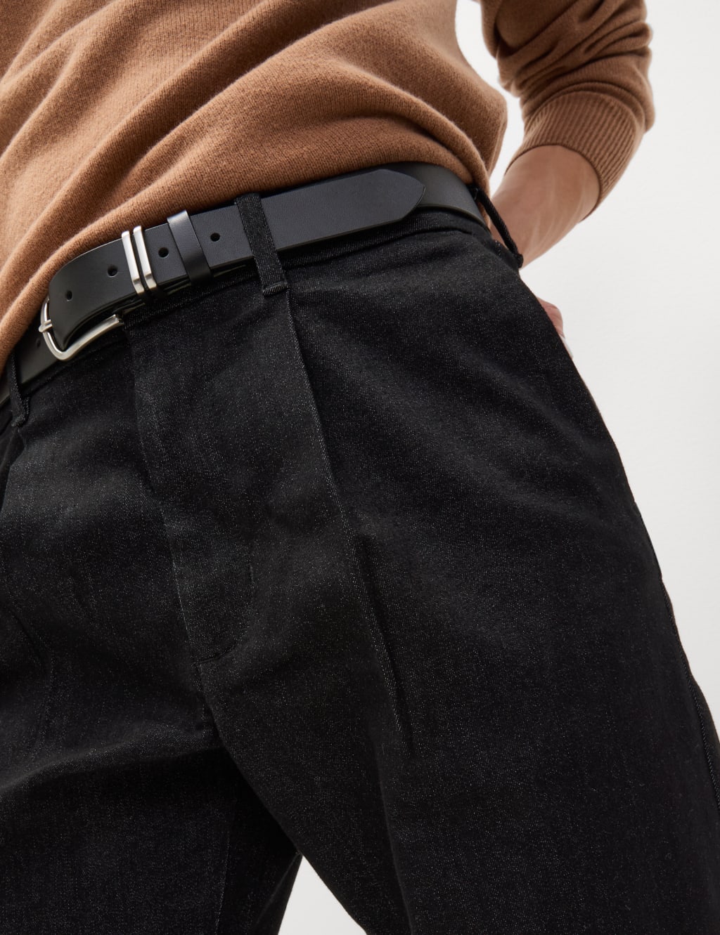 Relaxed Tapered Fit Single Pleat Jeans 5 of 6