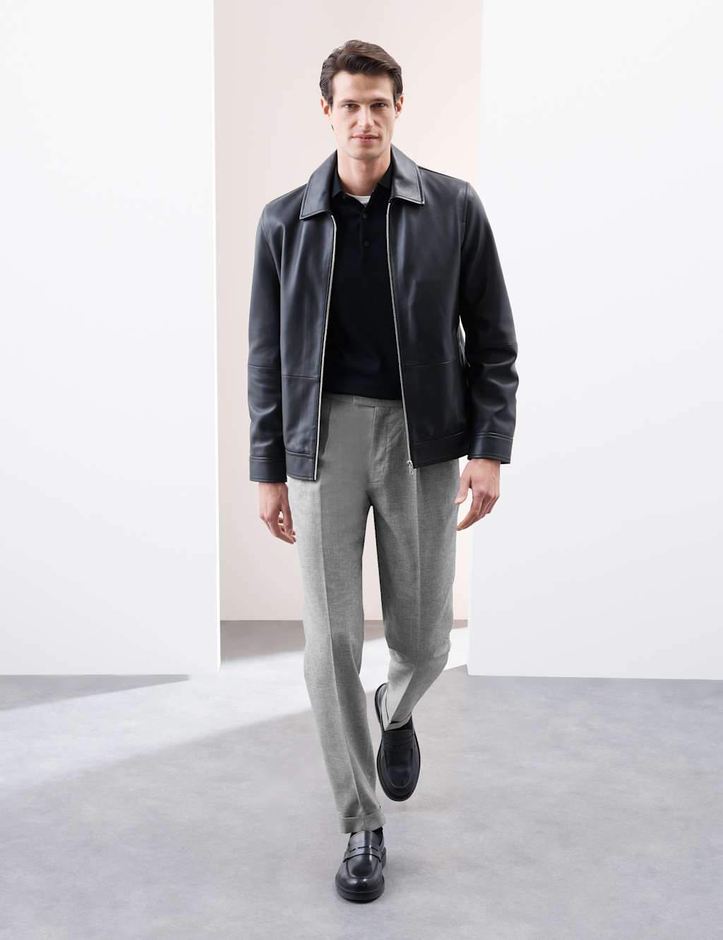 Tapered Fit Single Pleat Trousers with Linen 4 of 6